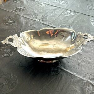 Silver plated like severing dish